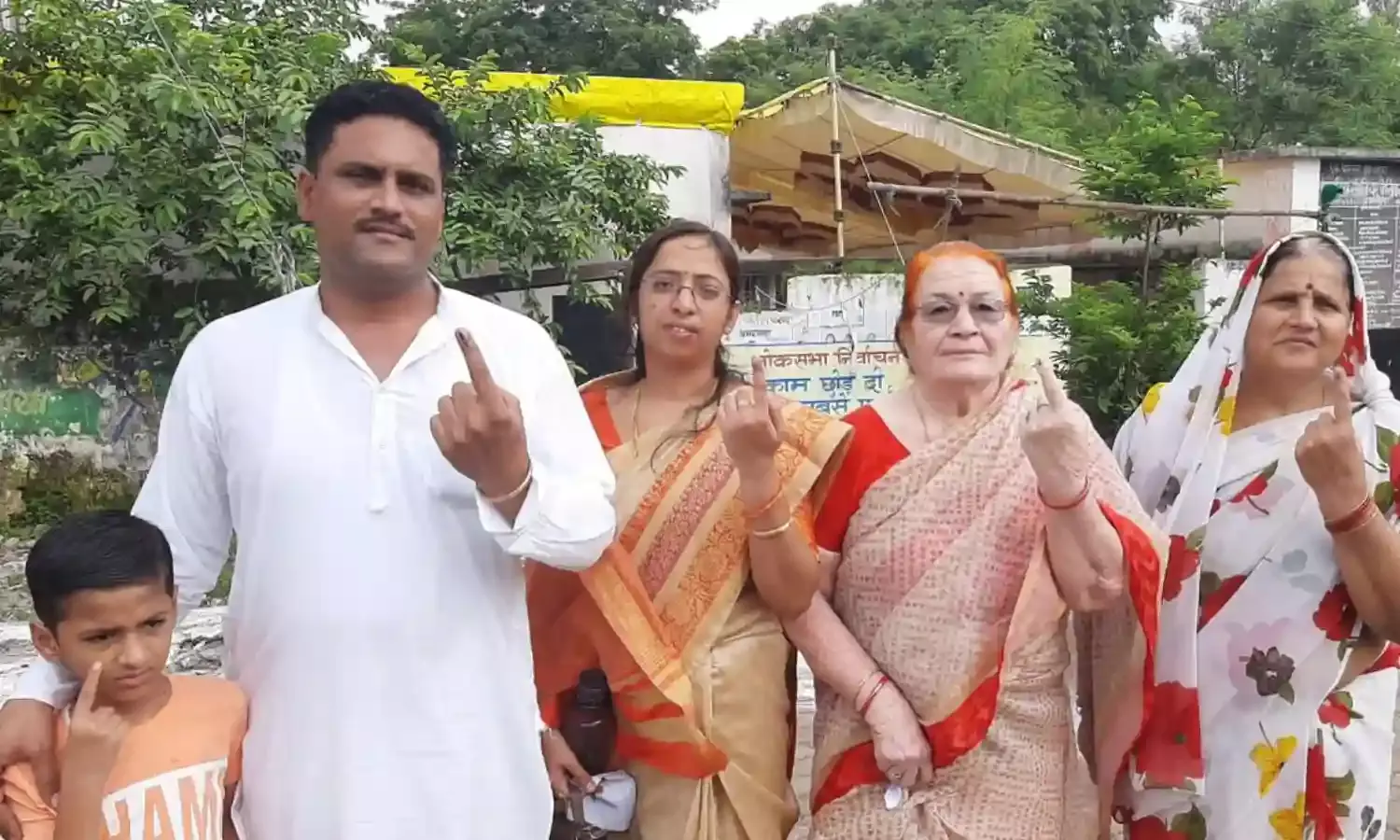 Assembly Bypolls: अमरवाड़ा में वोटिंग जारी, सुबह 9 बजे तक 17% हुआ मतदान, वोटिंग के दौरान पोलिंग बूथ पर हुआ हंगामा
