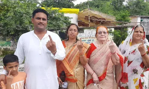 Assembly Bypolls: अमरवाड़ा में वोटिंग जारी, सुबह 9 बजे तक 17% हुआ मतदान, वोटिंग के दौरान पोलिंग बूथ पर हुआ हंगामा