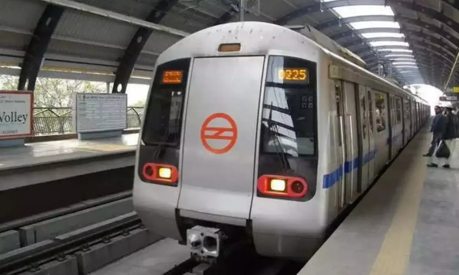Delhi Metro Update : लाइन में खड़े होने का झंझट खत्म,ऑनलाइन मिलेगा  टिकट