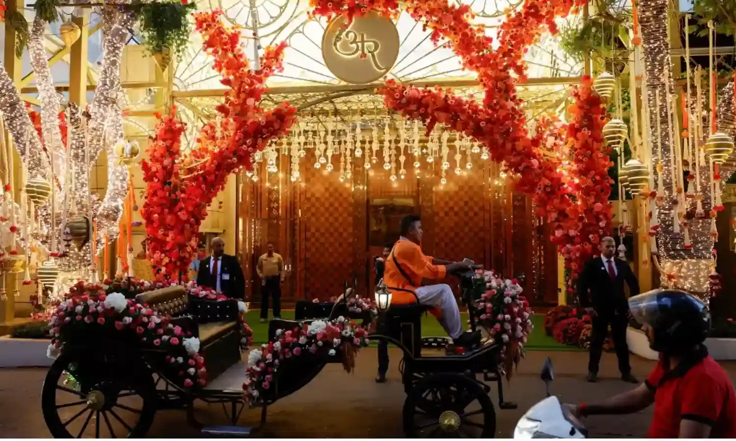 Anant-Radhika Marriage: अंबानी के बेटे की शादी में इतना पैसा खर्च हुआ कि एक देश की एक तिहाई  अर्थव्यस्था समा जाए, देखें वीडियो