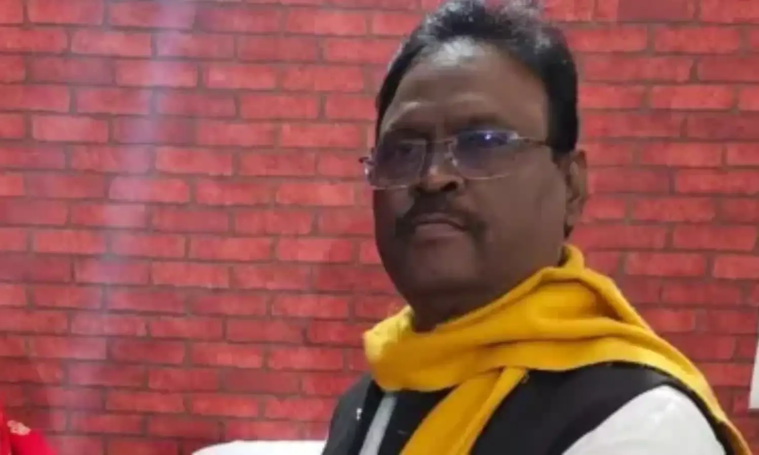 UP News : रेलवे पेपर लीक मामले में सुभासपा विधायक बेदीराम के खिलाफ अरेस्ट वारंट जारी