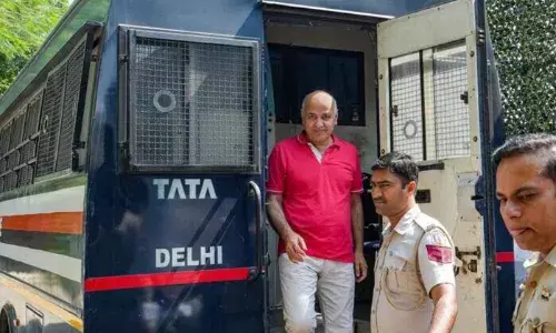 Manish Sisodia Bail Plea: टली मनीष सिसोदिया की जमानत याचिका पर सुनवाई, जज ने खुद को इस केस किया अलग, ये वजह आई सामने