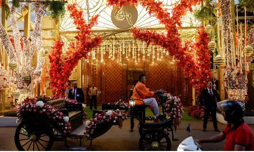 Anant-Radhika Marriage: अंबानी के बेटे की शादी में इतना पैसा खर्च हुआ कि एक देश की एक तिहाई  अर्थव्यस्था समा जाए, देखें वीडियो