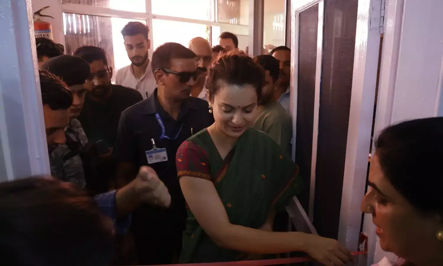 सांसद कंगना रनौत से मिलना है तो पहले करें ये शर्त पूरी, फिर समस्या भी सुनेंगी