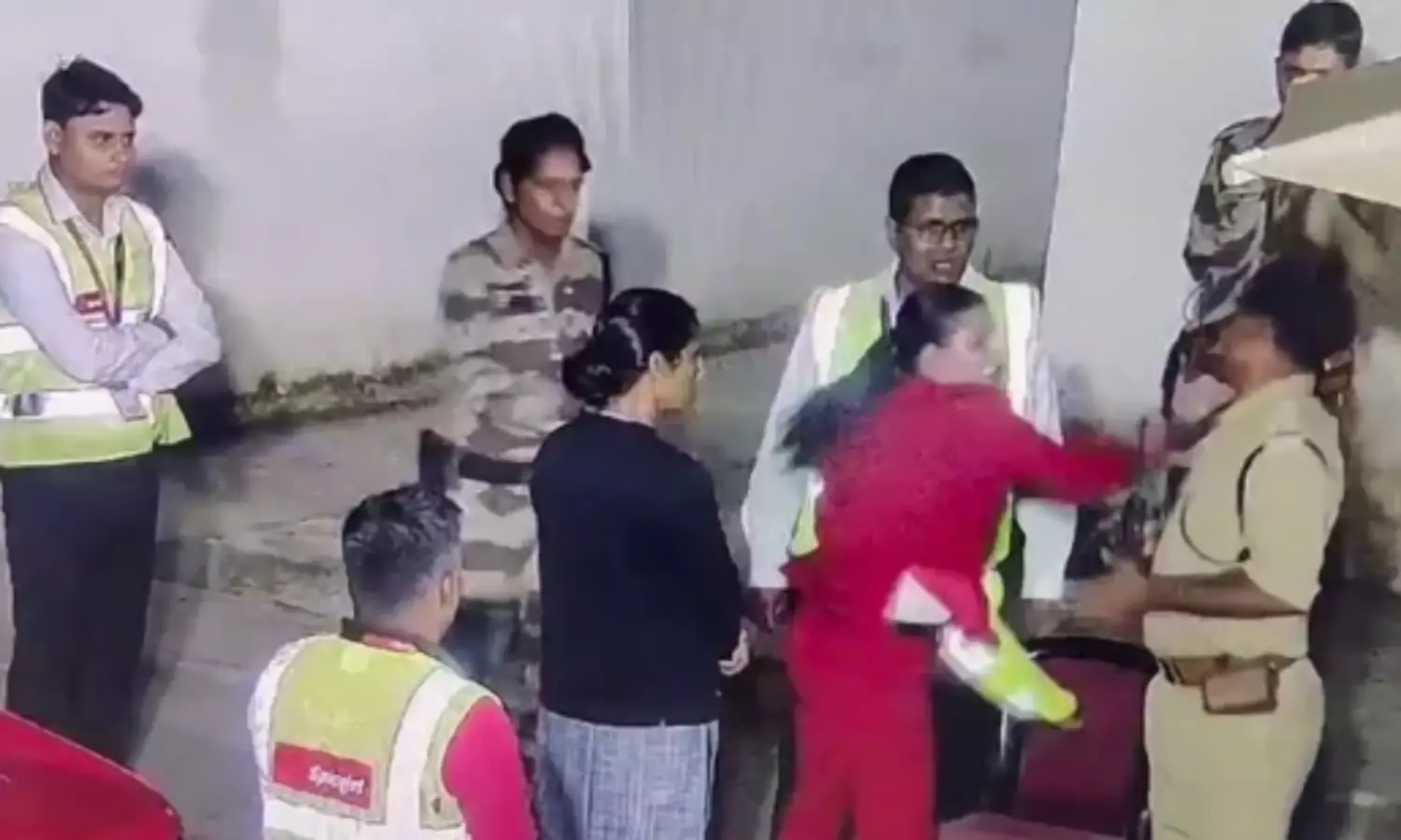 Jaipur Airpport: स्पाइसजेट की कर्मचारी ने बताया एयरपोर्ट पर क्यों मारा CISF कर्मी को थप्पड़