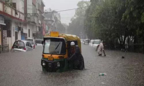 Up Weather Update: बिहार और यूपी में त्राहीमाम की स्थिति, भारी बारिश ने मचाया कोहराम, बिजली गिरने से कम से कम 60 लोगों की मौत