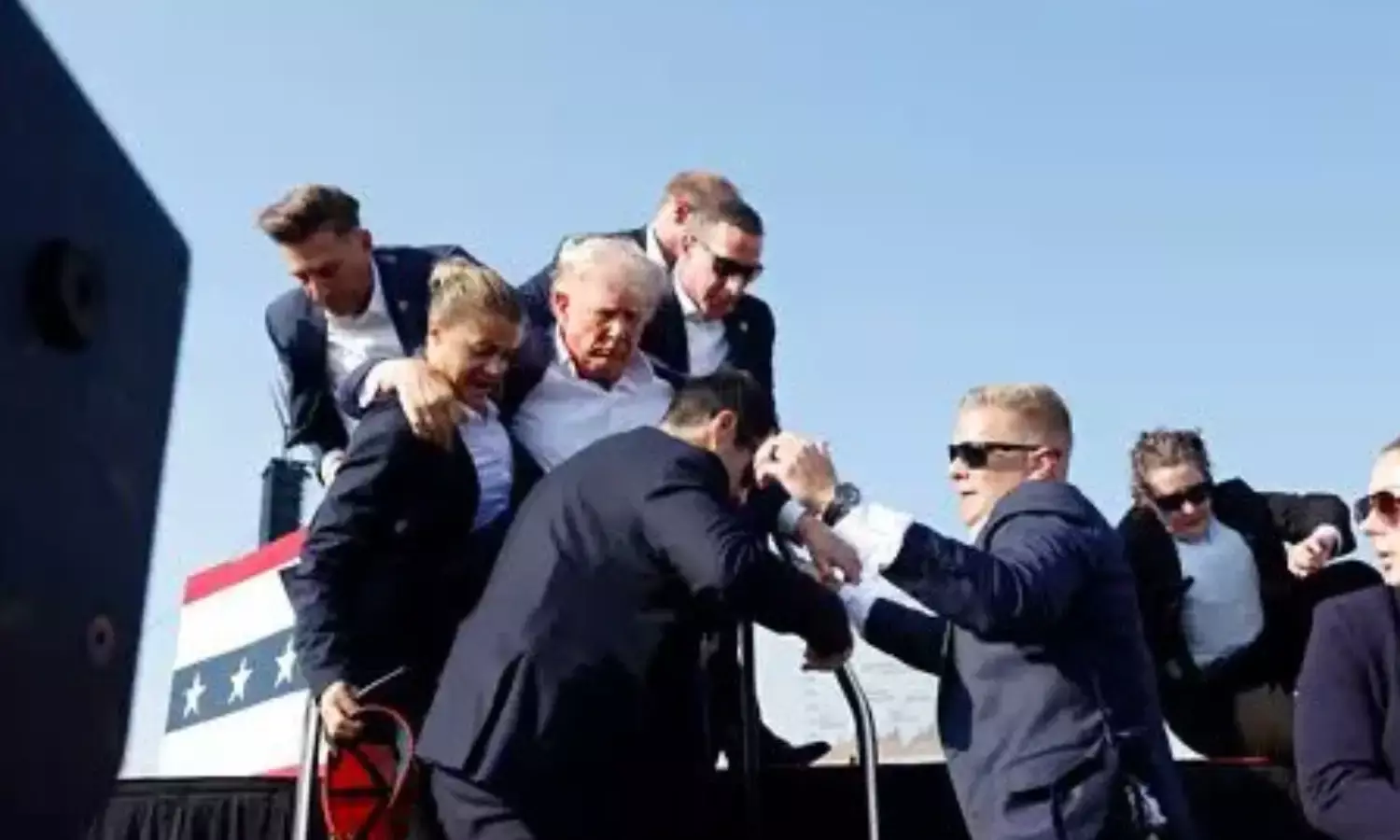 Attack On Donald Trump : डोनाल्ड ट्रंप पर हुए हमले की पूरी कहानी, बड़ा सवाल - क्यों हुआ हमला Attack On Donald Trump : डोनाल्ड ट्रंप पर हुए हमले की पूरी कहानी, बड़ा सवाल - क्यों हुआ हमला