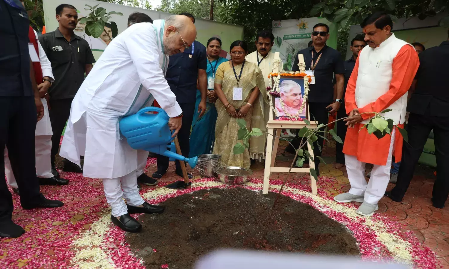 इंदौर अब ग्रीन सिटी भी कहलएगा... इंदौर में बोले गृहमंत्री अमित शाह, 55 जिलों के पीएम कॉलेज ऑफ एक्सीलेंस का उद्धाटन भी किया