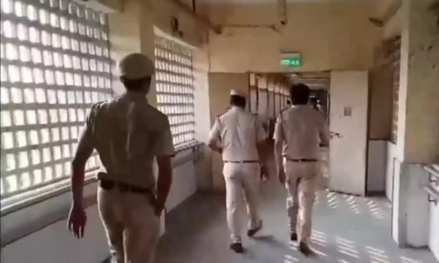 GTB Hospital: जीटीबी अस्पताल में 32 वर्षीय व्यक्ति की गोली मारकर हत्या; परिजनों का आरोप 7 नाबालिग शूटर किसी और को मारना चाहता था