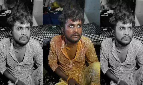 पुलिस हिरासत में हुई दूल्हे की मौत, दुल्हन सहित घर की महिलाओं ने उठाया ये खौफनाक कदम, जानिए पूरा मामला पुलिस हिरासत में हुई दूल्हे की मौत, दुल्हन सहित घर की महिलाओं ने उठाया ये खौफनाक कदम, जानिए पूरा मामला