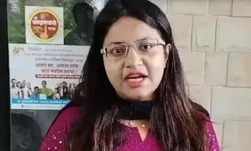 IAS Pooja Khadekar: ट्रेनी IAS ऑफिसर पूजा की मां पर दबंगई का लगा आरोप, गांव वालों ने फसल जलवा देती थी मां, जमीनें भी हड़पीं