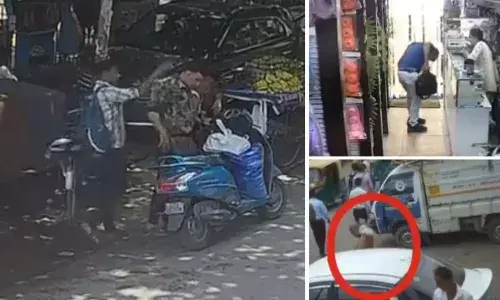 Khujali Gang: सावधान! देश में आ गया है, खुजली गैंग, कुछ इस तरह से लोगों से करते है लूट पाट, पुलिस ने 2 लोगों को किया गिरफ्तार