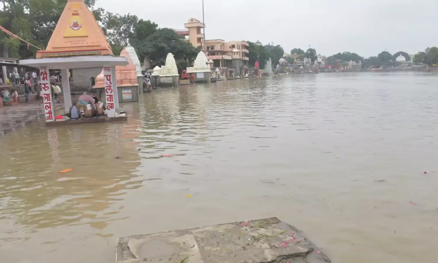 Ujjain News: अचानक क्यों खोल दिया गया देवास नदी का डेम, बढ़ गया शिप्रा नदी का जलस्तर, अब कंट्रोल रूम प्रभारी को नोटिस जानिए पूरा मामला