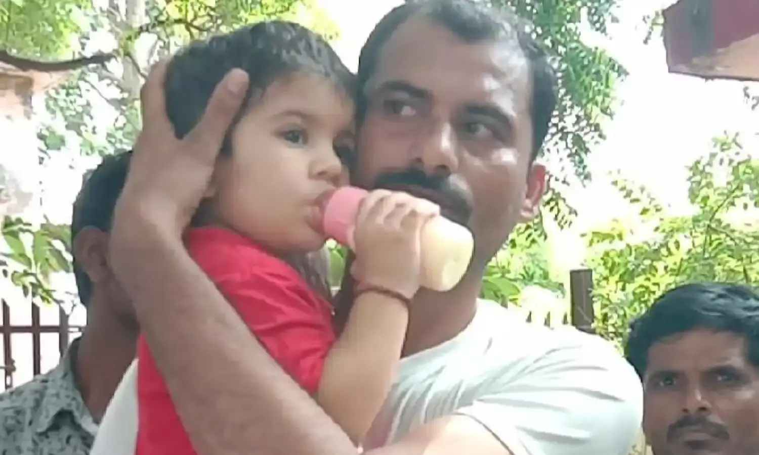 मध्‍यप्रदेश के गंजबासौदा से सामने आया बच्‍चा चोरी का हैरान कर देने वाला मामला, सीसीटीवी में कैद हुई घटना...