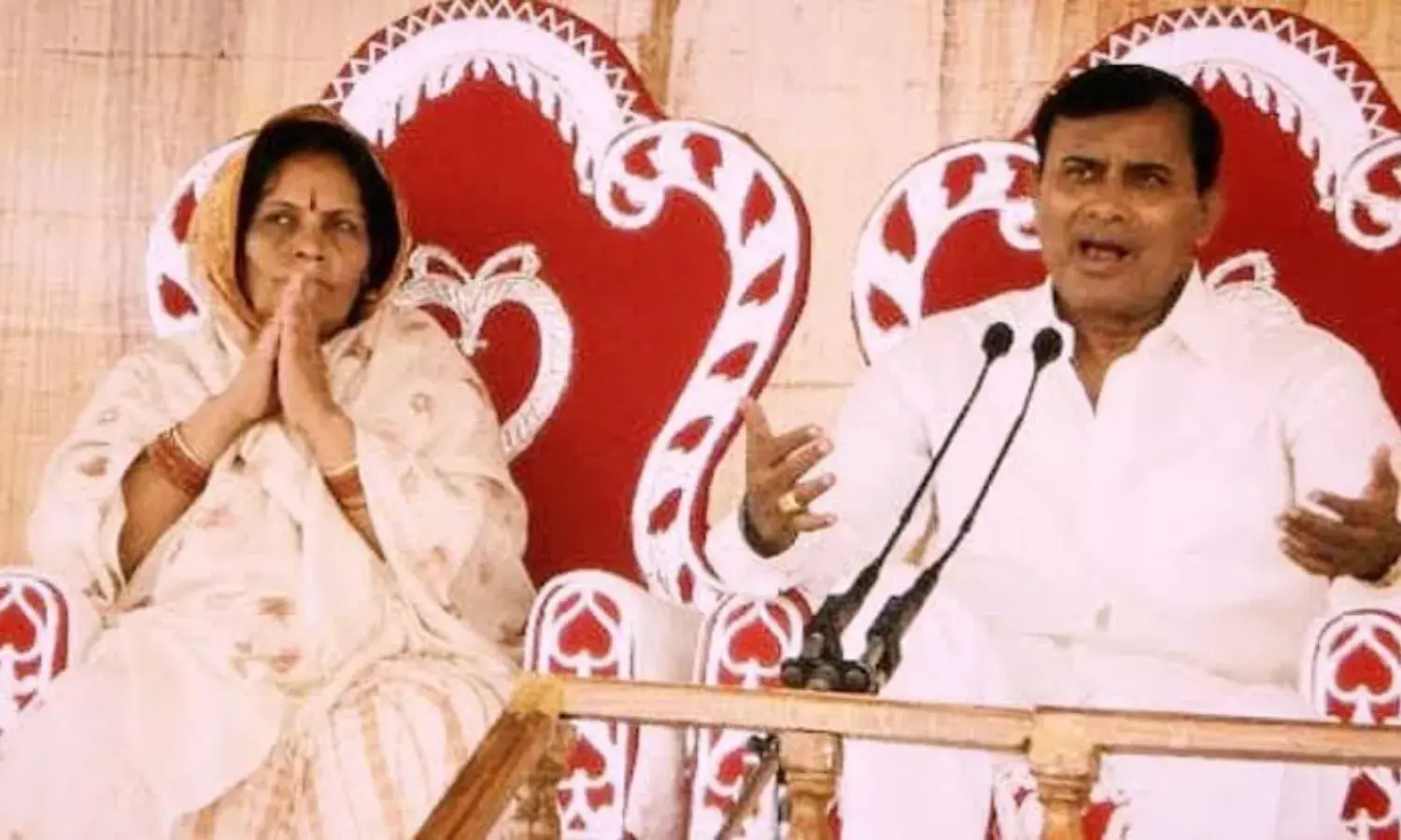 हाथरस की घटना  पर आया बाबा नारायण हरि का बयान, कहा - जो आया है उसे एक न एक दिन है जाना