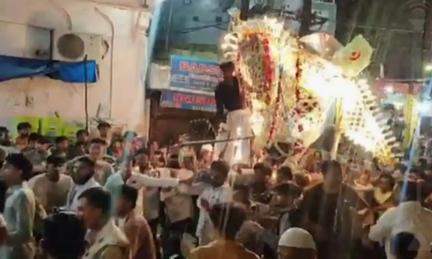 Muharram Procession In Ujjain: उज्जैन में मुहर्रम की भीड़ हुई बेकाबू, पुलिस का लाठी चार्च, जानिए पूरा मामला...