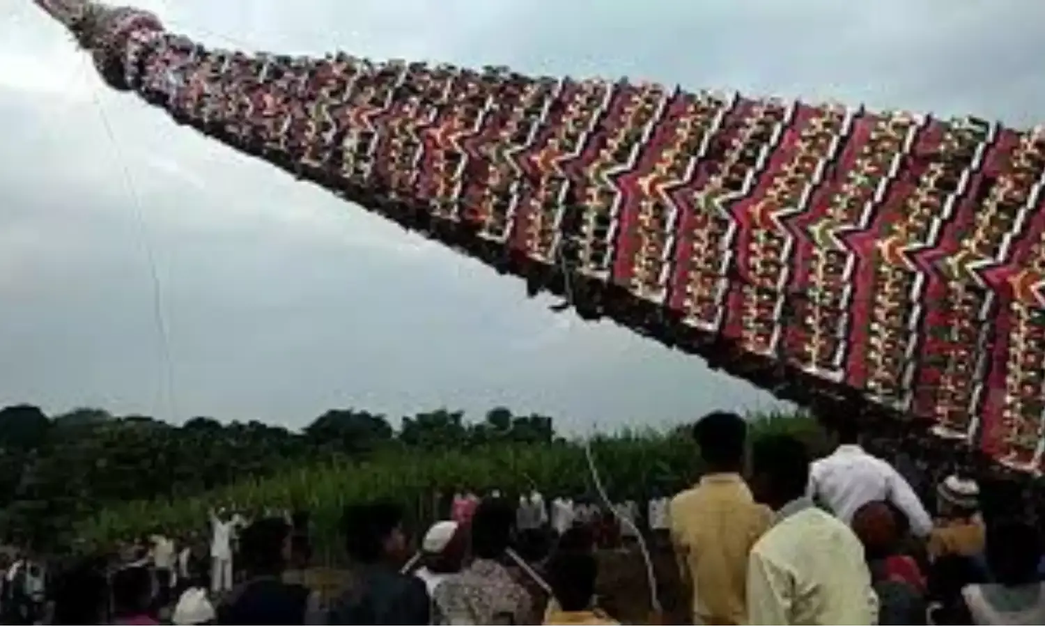 Scary Video: दर्दनाक हादसा! मुहर्रम जुलूस के दौरान हाई-टेंशन तार से टकराया तजिया, 15 लोग घायल, इतने लोगों की मौत