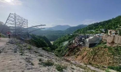 उत्तराखंड में भरभराकर गिरा पहला सिग्नेचर पुल, बड़ा हादसा टला, देखें वीडियो