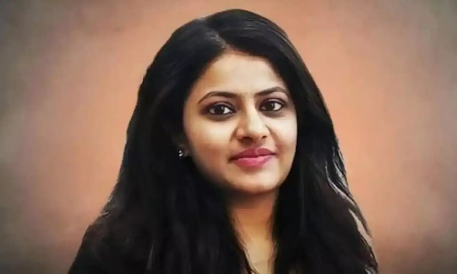 ट्रेनी IAS पूजा खेडकर के खिलाफ FIR दर्ज, UPSC ने दिया उम्मीदवारी खत्म करने का नोटिस