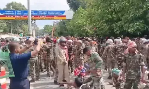 रांची में पुलिस Vs पुलिस, वेतन बढ़ाने की मांग पर CMआवास का घेराव, हो गया लाठीचार्ज