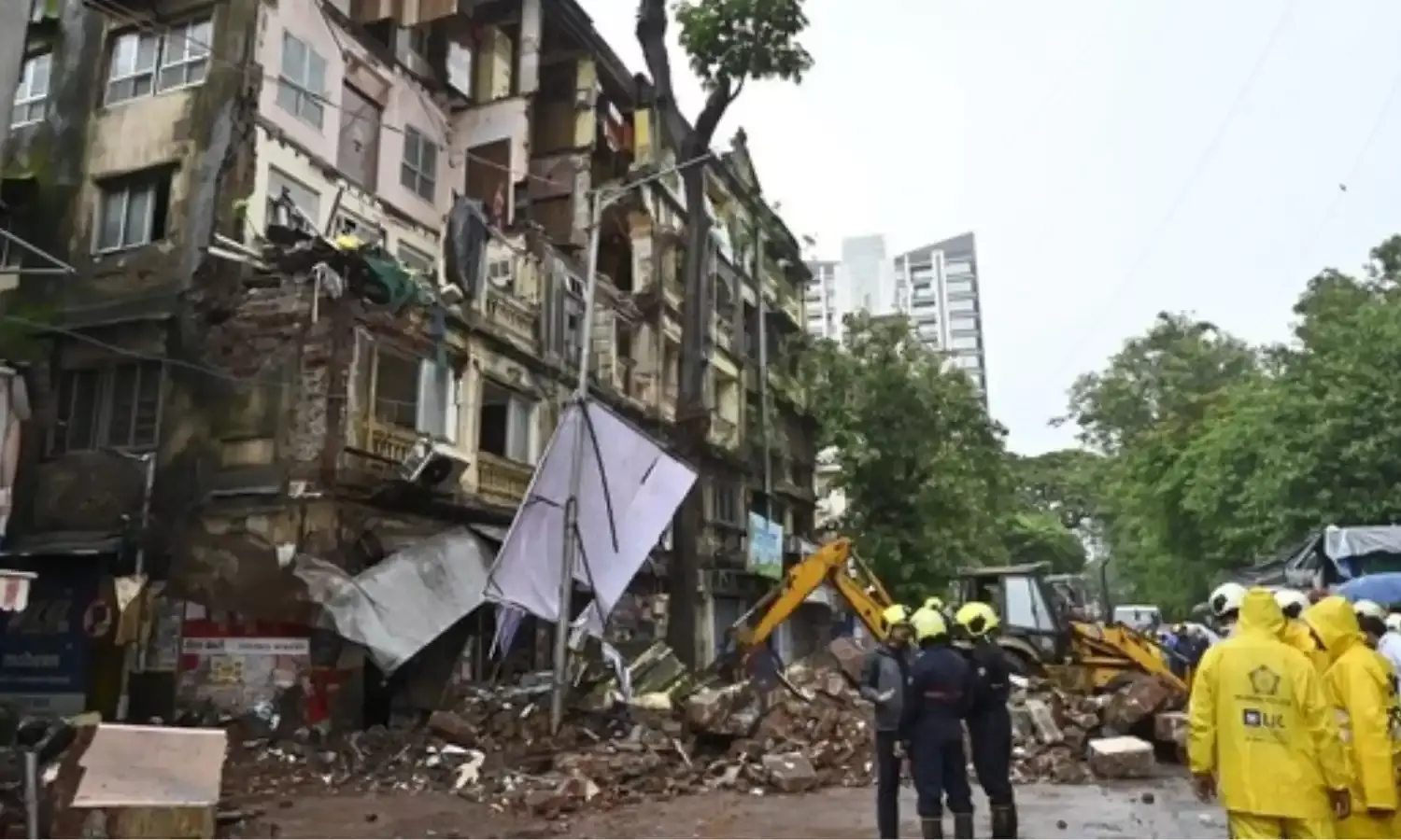 Rubina Manzil collapsed: मुंबई में हुआ बड़ा हादसा, रुबीना मंजिल की गिरी बालकनी, एक व्यक्ति की मौत, इतने लोग घायल