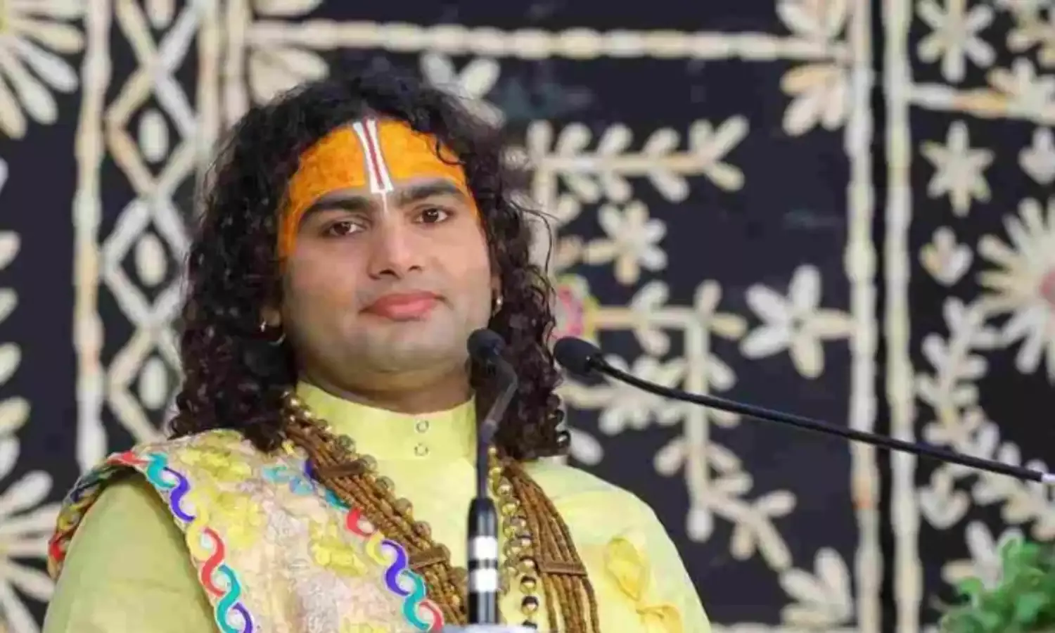 Aniruddhacharya Ji Maharaj: सोशल मीडिया पर वायरल हो रहे अनिरूद्ध जी महाराज के बारे में ये बातें नहीं जानते होंगे आप...