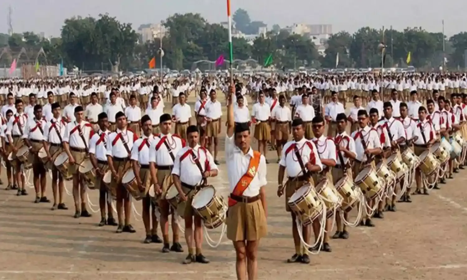 केंद्र सरकार ने समाप्त किया RSS पर लगा सालों पुराना बैन, सरकारी कर्मचारियों से था कनेक्शन्स, जानिए कैसे?