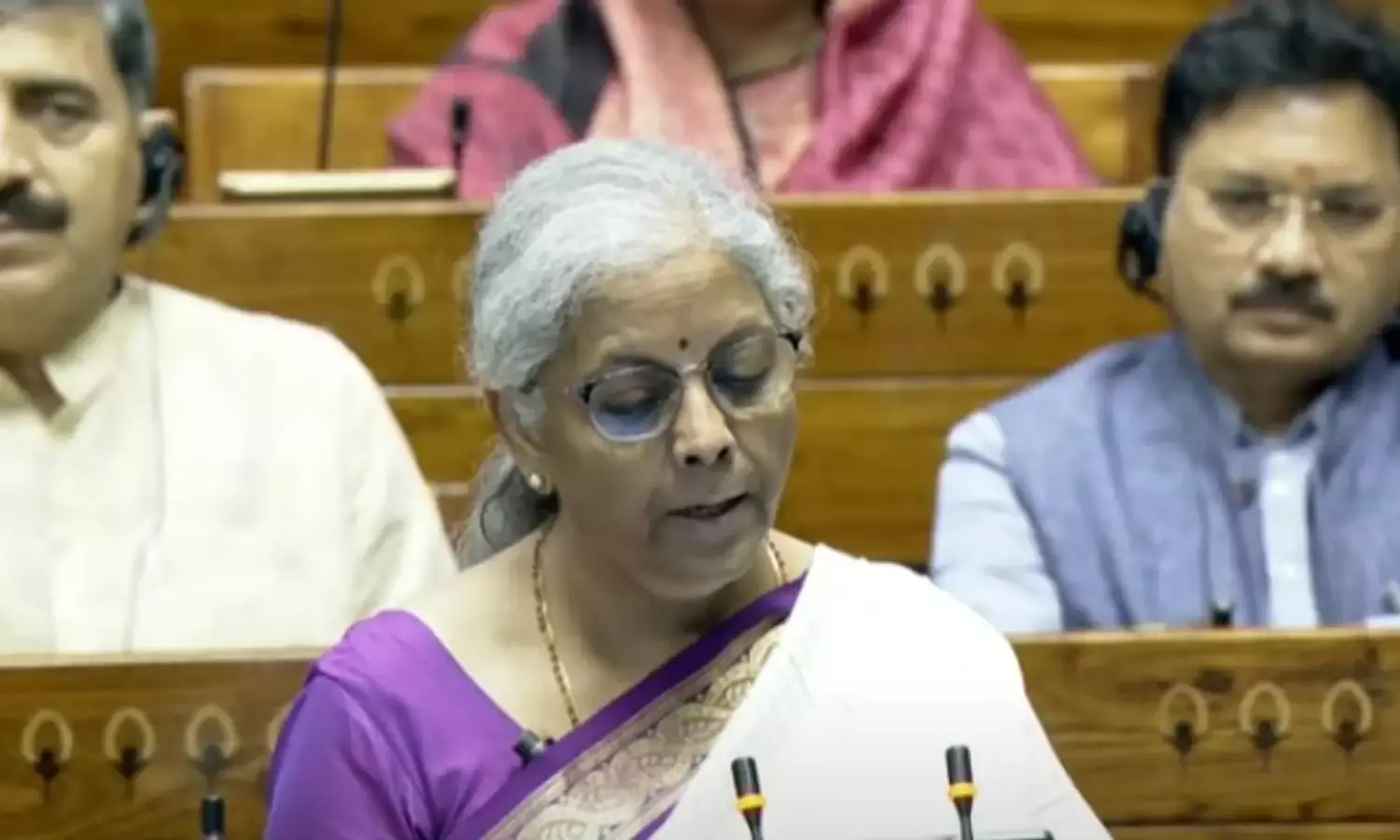 Budget 2024 : निर्मला सीतारमण ने पेश किया बजट, किसानों के लिए खोला पिटारा, छात्रों के लिए बड़ी घोषणा