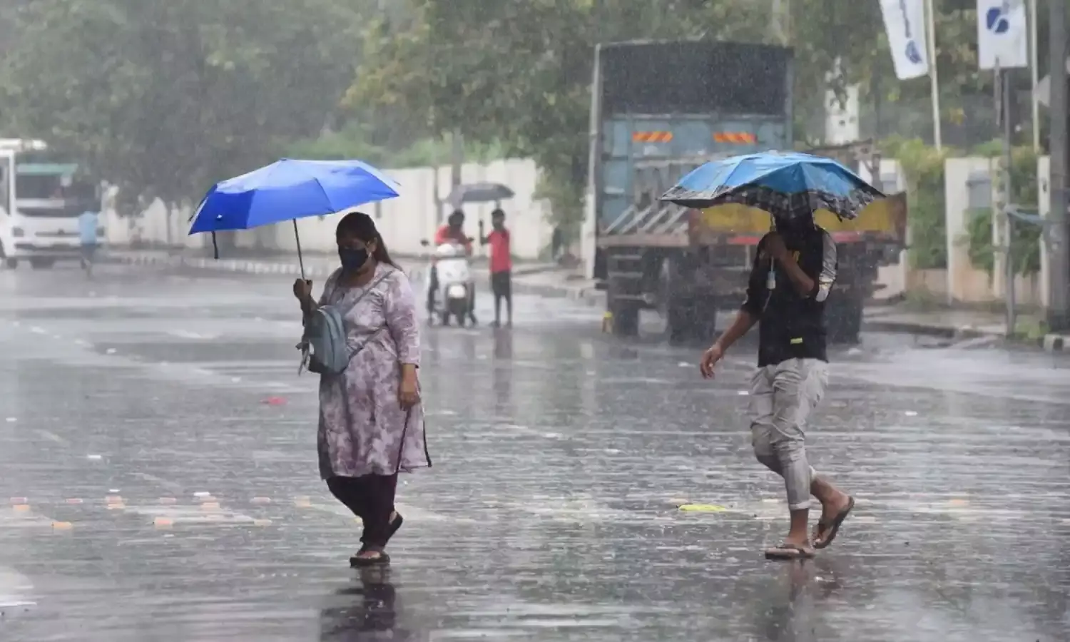 MP July 24 Monsoon Updates: पहले भीषण गर्मी, अब बारिश ने एमपी में मचाया तांडव, भोपाल, इंदौर समेत 20 जिलों के लिए जारी हुआ अलर्ट