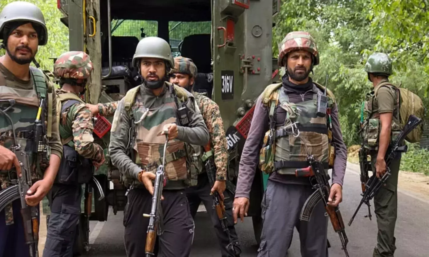 Kupwara Encounter: सुरक्षाबलों ने LOC के पास कुपवाड़ा में एक घुसपैठिया को किया ढेर, सेना के 4 जवान घायल, 1 शहीद