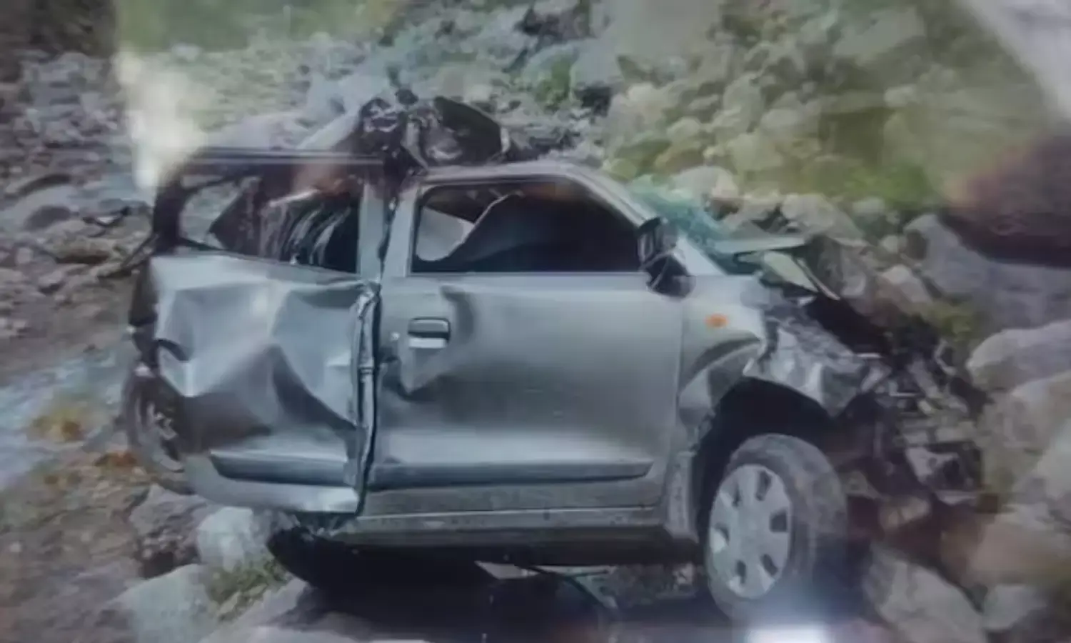 Anantnag Accident: कश्मीर के अनंतनाग में हुआ भीषण सड़क हादसा, मौके पर ही 8 लोगों मौत