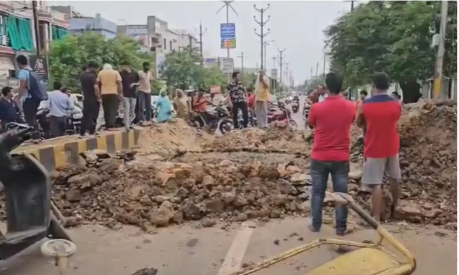 Gwalior News: ग्वालियर में सुरक्षा के इंतजाम न होने से हादसा, चैंबर में बाइक गिरने से एक की मौत, दो कोमा में