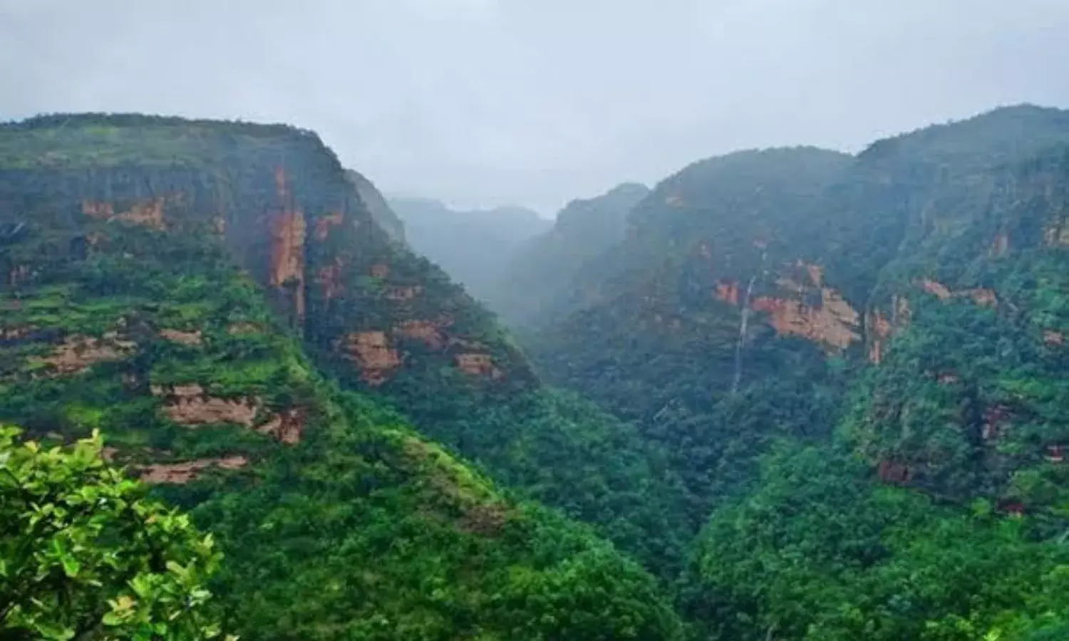 मानसून में मध्यप्रदेश के इस हिल स्टेशन को घूमने का बनाएं प्लान, खूबसूरती देख हो जाएंगे खुश