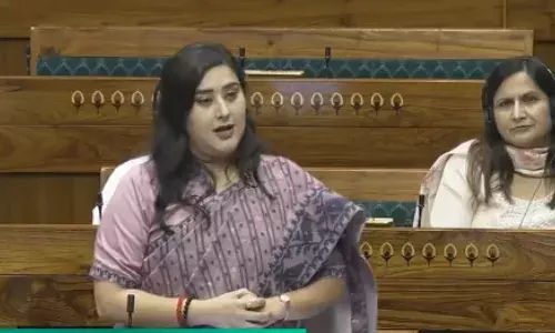 बांसुरी स्वराज ने लोकसभा में कहा - दिल्ली सरकार की आपराधिक लापरवाही के कारण गई छात्रों की जान