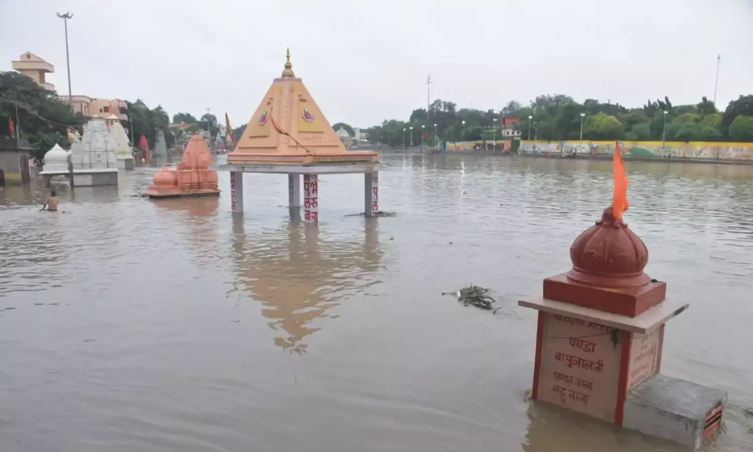 Ujjain News: भारी बारिश के कारण क्षिप्रा का बढ़ा जल स्तर, कई मंदिर डूबे Ujjain News: भारी बारिश के कारण क्षिप्रा का बढ़ा जल स्तर, कई मंदिर डूबे