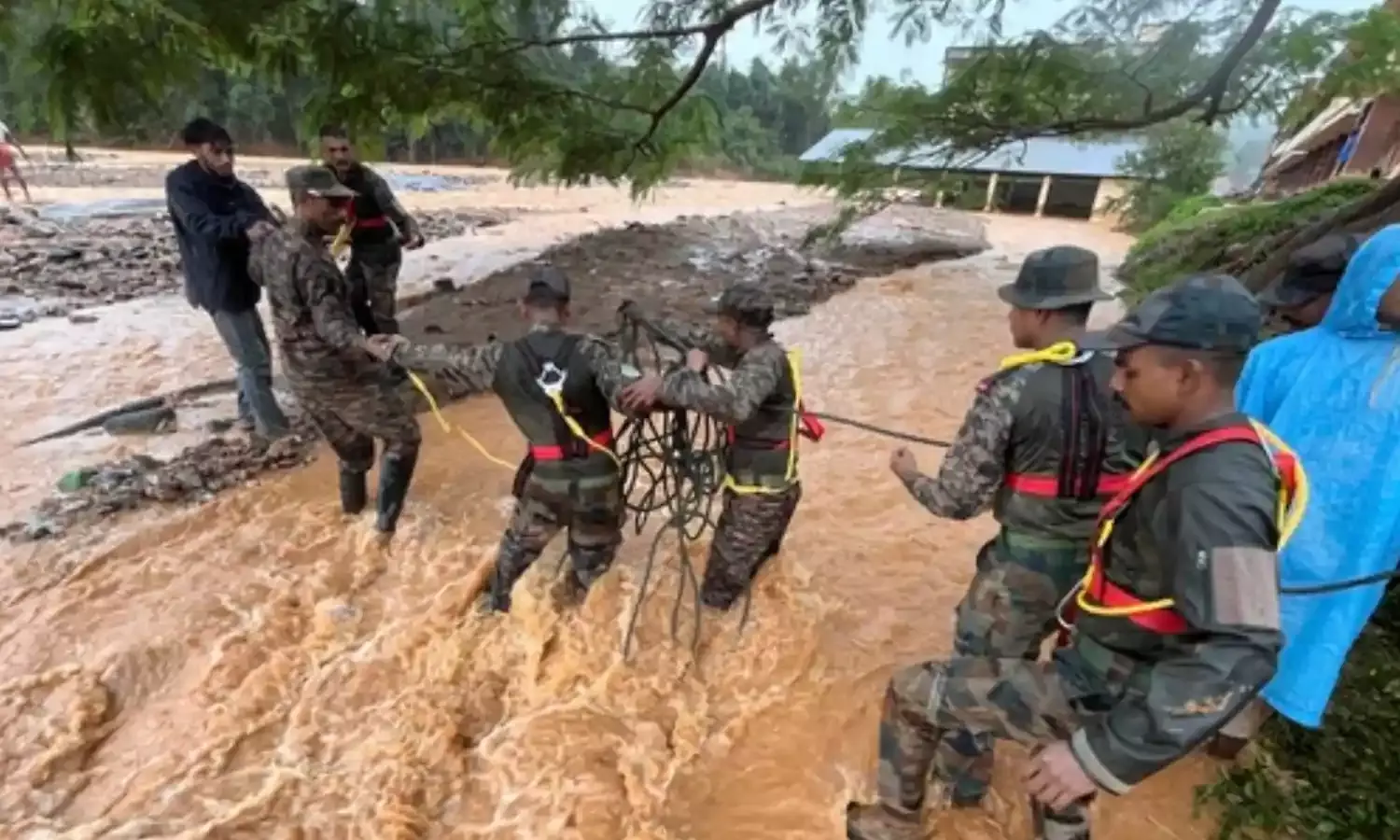 Wayanad Landslide : भूस्खलन ने मचाई तबाही, अब तक 156 लोगों की मौत, कई लापता