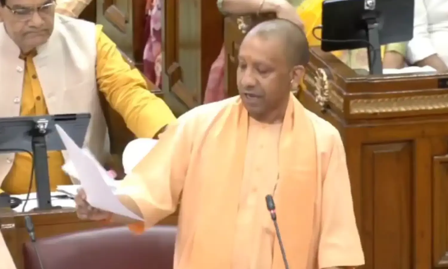 अब अपराधियों के लिए बुलेट ट्रेन चलेगी - विधानसभा में सीएम योगी ने क्यों कहा ऐसा अब अपराधियों के लिए बुलेट ट्रेन चलेगी - विधानसभा में सीएम योगी ने क्यों कहा ऐसा