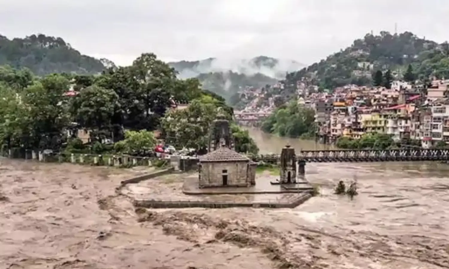 Uttarakhand Alert: उत्तराखंड में भारी तबाही के बीच केदारनाथ में फंसे 2 हजार से अधिक श्रद्धालु, बचाव कार्य के लिए बुलाई गई सेना