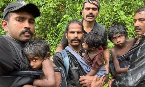 Wayanad Rescue: वायनाड लैंडस्लाइड के 4 दिन बाद बचाए गए 4 आदिवासी बच्चे, रेस्क्यू टीम ने हथेली में भरकर पिलाया पानी