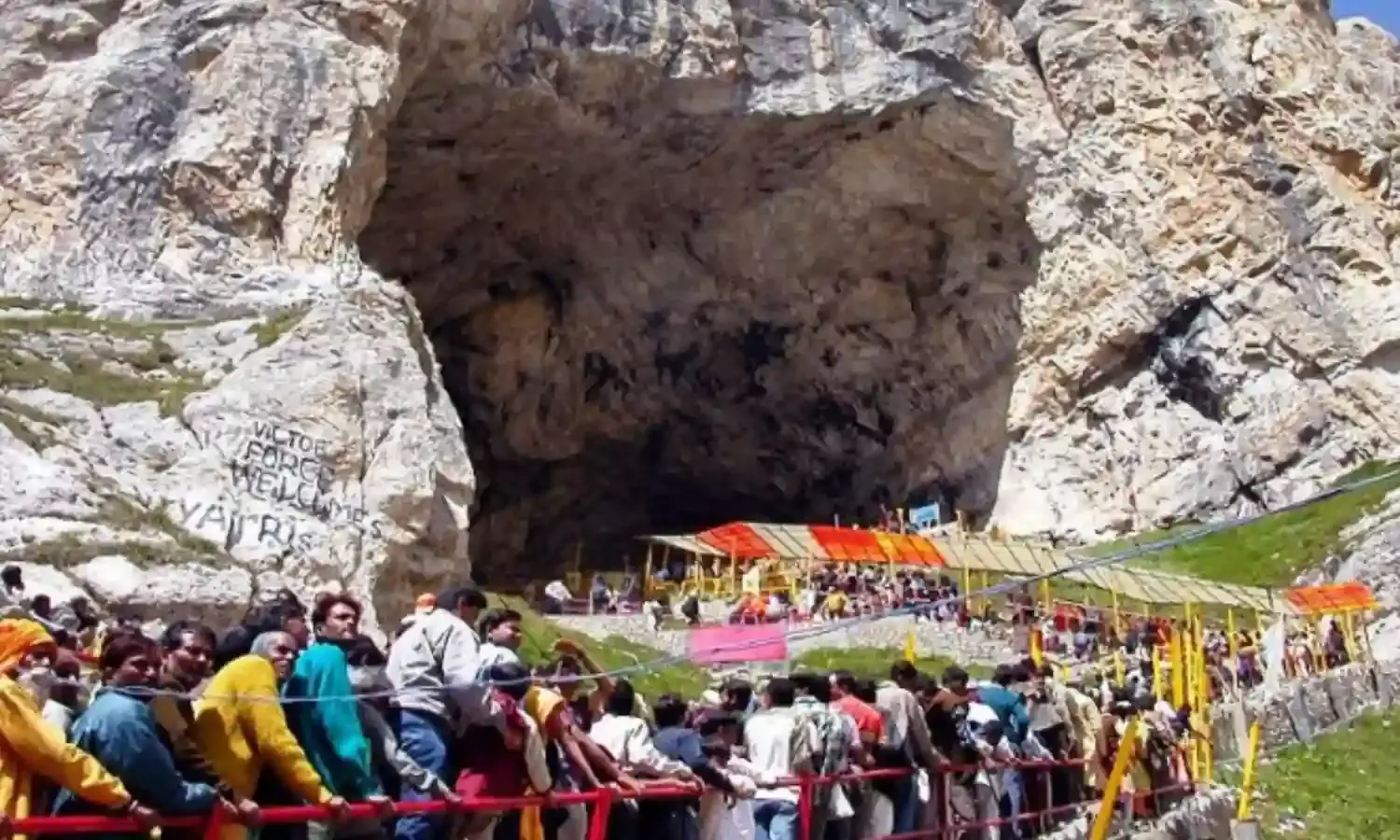 Article 370 Abrogation : सुरक्षा एजेंसियों को हिंसा का डर, एक दिन के लिए अमरनाथ यात्रा स्थगित