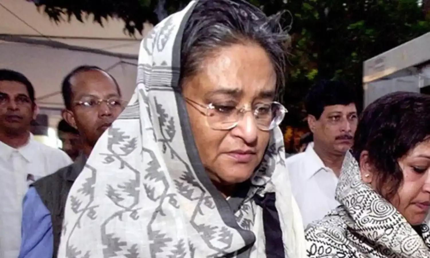 बांग्लादेश में हालत खराब, PM शेख हसीना ने दिया इस्तीफा, ढ़ाका छोड़कर पहुंची भारत