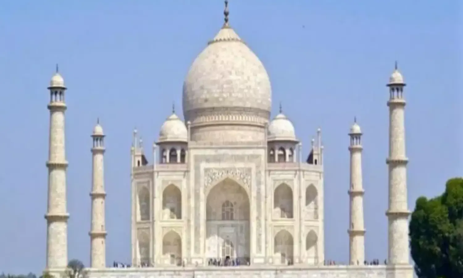 Tajmahal: आगरा का ताजमहल फिर हुआ भगवामय, सावन के तीसरे सोमवार में महिला ने मुख्य गुंबद पर चढ़ाया जल