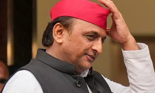 वक्फ बोर्ड बिल की खबरों ने बढ़ाया राजनीतिक पारा, अखिलेश यादव ने दी मुस्लिम अधिकारों की दुहाई, जानिए मामला