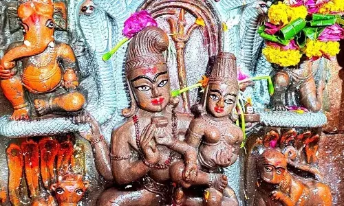 Nagchandreshwar Temple Ujjain: साल में केवल एक बार नागपंचमी के दिन खुलता है ये मंदिर, यहीं रहते हैं रक्षक नागराज़