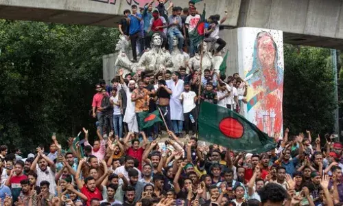 Bangladesh News LIVE: बांग्लादेशी पीएम शेख हसीना पहुंची यूपी के गाजिया बाद, जल्द पहुंचेगी दिल्ली Bangladesh News LIVE: बांग्लादेशी पीएम शेख हसीना पहुंची यूपी के गाजिया बाद, जल्द पहुंचेगी दिल्ली