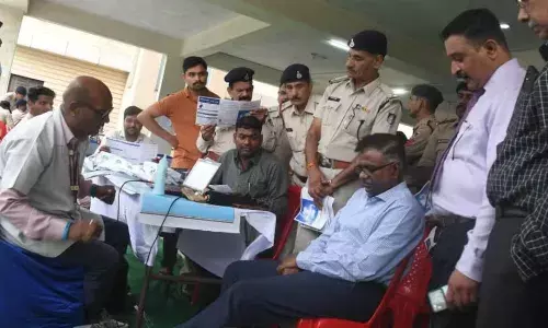 Indore: इंदौर में पुलिसकर्मी पीठ दर्द से पीड़ित, 40 फीसदी पुलिसकर्मी घुटने में दर्द