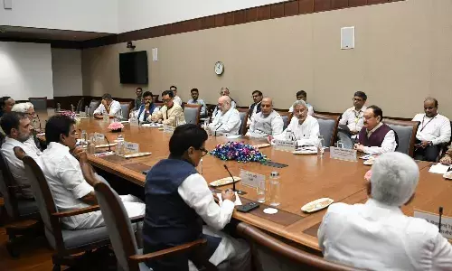 भारत ने दिया शेख हसीना की मदद का आश्वासन, अल्पसंख्यकों की सुरक्षा पर भी है ध्यान