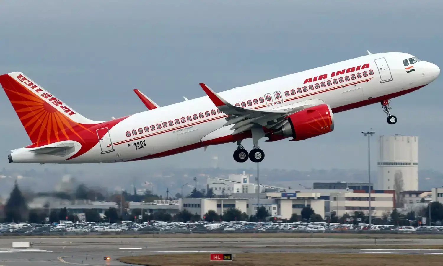 ढाका से 205 लोगों की दिल्ली वापसी, एयर इंडिया की स्पेशल फ्लाइट ने दिया ऑपरेशन को अंजाम