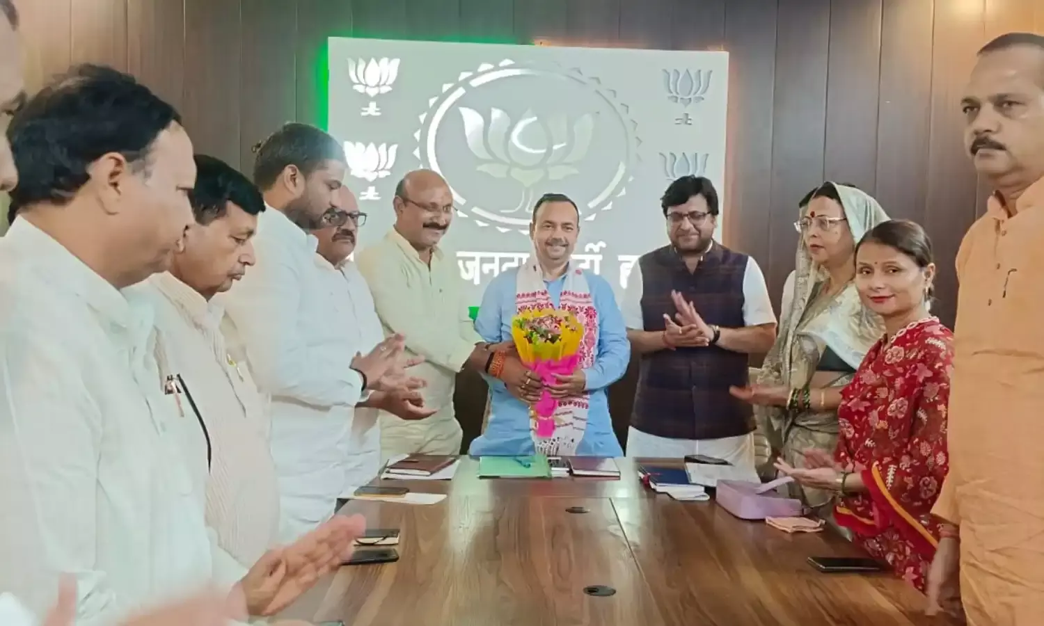 BJP कोर कमेटी में गन्ना सोसायटियों के इलेक्शन पर चर्चा, अब गरमाई चुनाव की जमीन