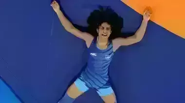 Vinesh Phogat Retired : विनेश फोगाट ने कुश्ती से लिया संन्यास, कहा - इससे ज़्यादा ताक़त नहीं